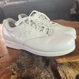 SAS Women’s Free Time Walking Shoes – White Leather – Size 9 Narrow